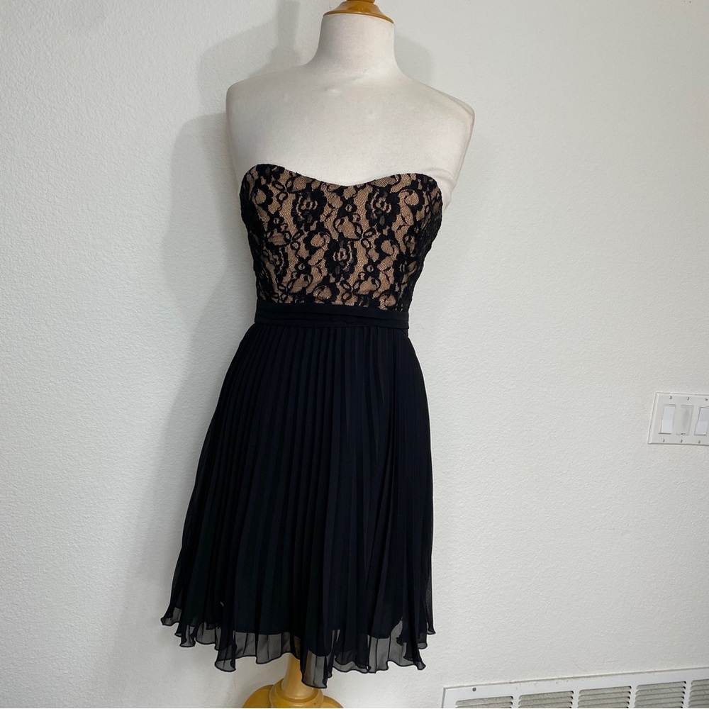Honestee Nude Black Strapless Sweetheart Lace Pleated Mini Dress Size Small